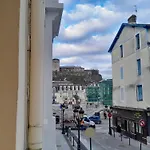 Vue De Reve Chambre Dans Appartement De Standing - Vous Faites Le Menage-Very Good Prices But You Have To Cle-An Th-E Flat
