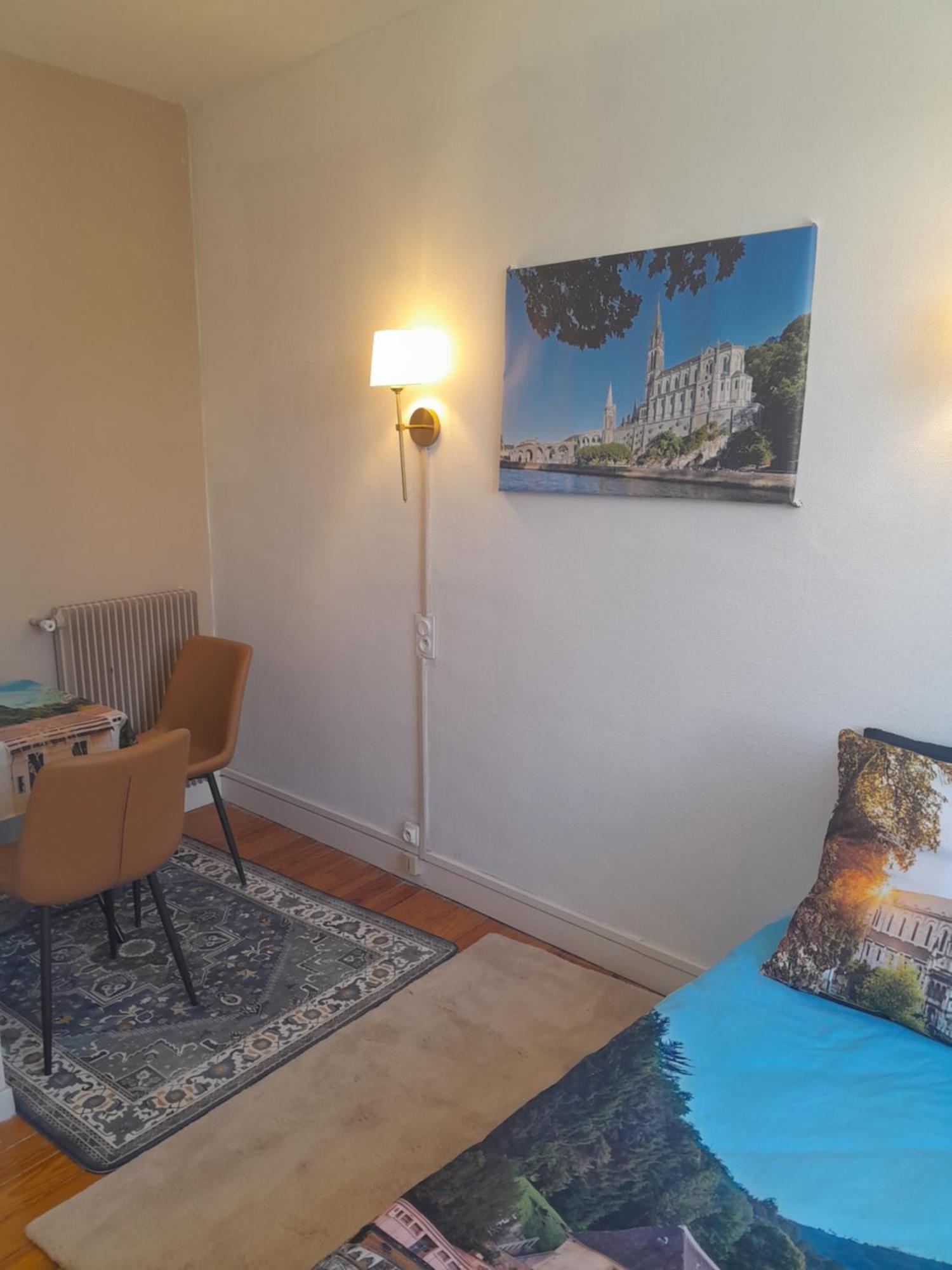 Vue De Reve Dans De Standing - Vous Faites Le Menage-very Good Prices But Have To Cle-an Th-e Flat Appartement Lourdes
